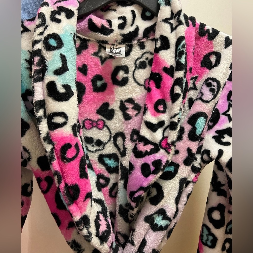 Girls Monster High 3/4 length robe pink/white/black size 10/12